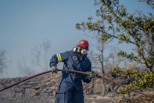 Φωτιά σε πεδίο βολής στη Ρόδο κατά τη διάρκεια άσκησης