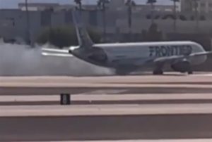 Αεροπλάνο της Frontier Airlines πάσχει από φωτιά κατά την προσγείωση στο Λας Βέγκας