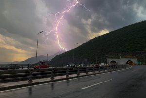 Κακοκαιρία Cassandra Συνεχίζει να Πλήττει τη Χώρα με Εντατική Βροχόπτωση