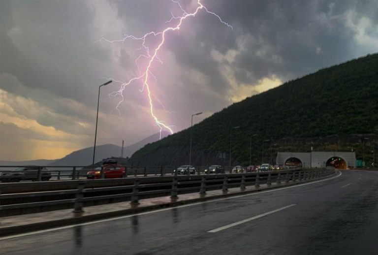 Κακοκαιρία Cassandra Συνεχίζει να Πλήττει τη Χώρα με Εντατική Βροχόπτωση