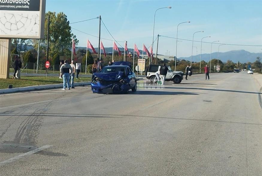 Τραγικό τροχαίο δυστύχημα στην Εθνική Οδό Ιωαννίνων Αθηνών με έναν νεκρό και δύο τραυματίες